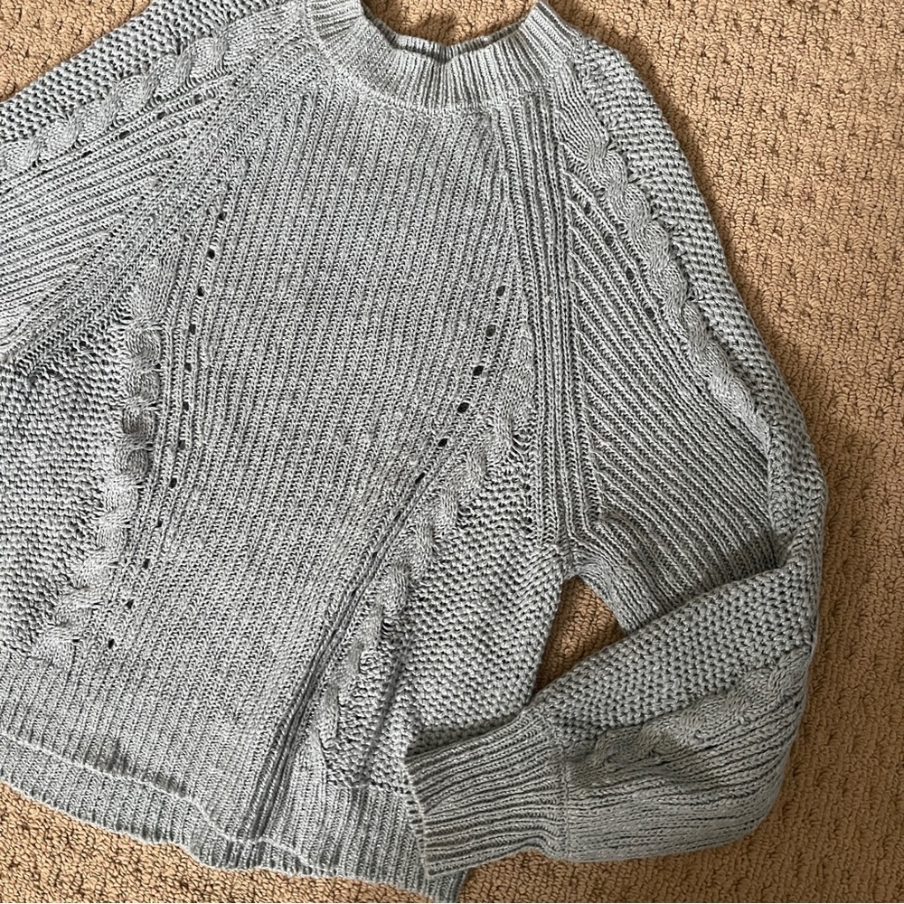 American Eagle blue sweater with beautiful details! Size M